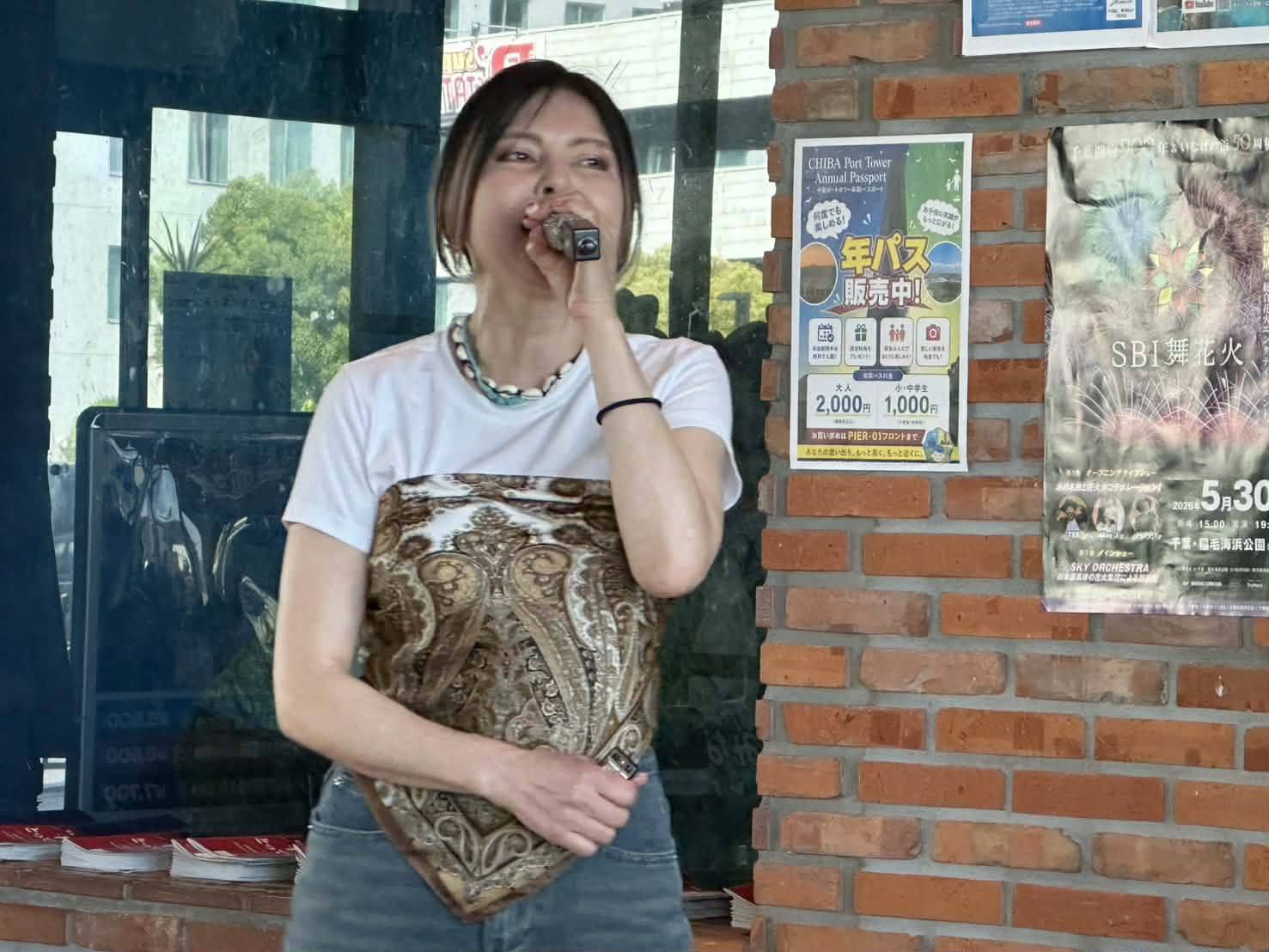 本牧シンガーのん・ケーズハーバーで歌唱