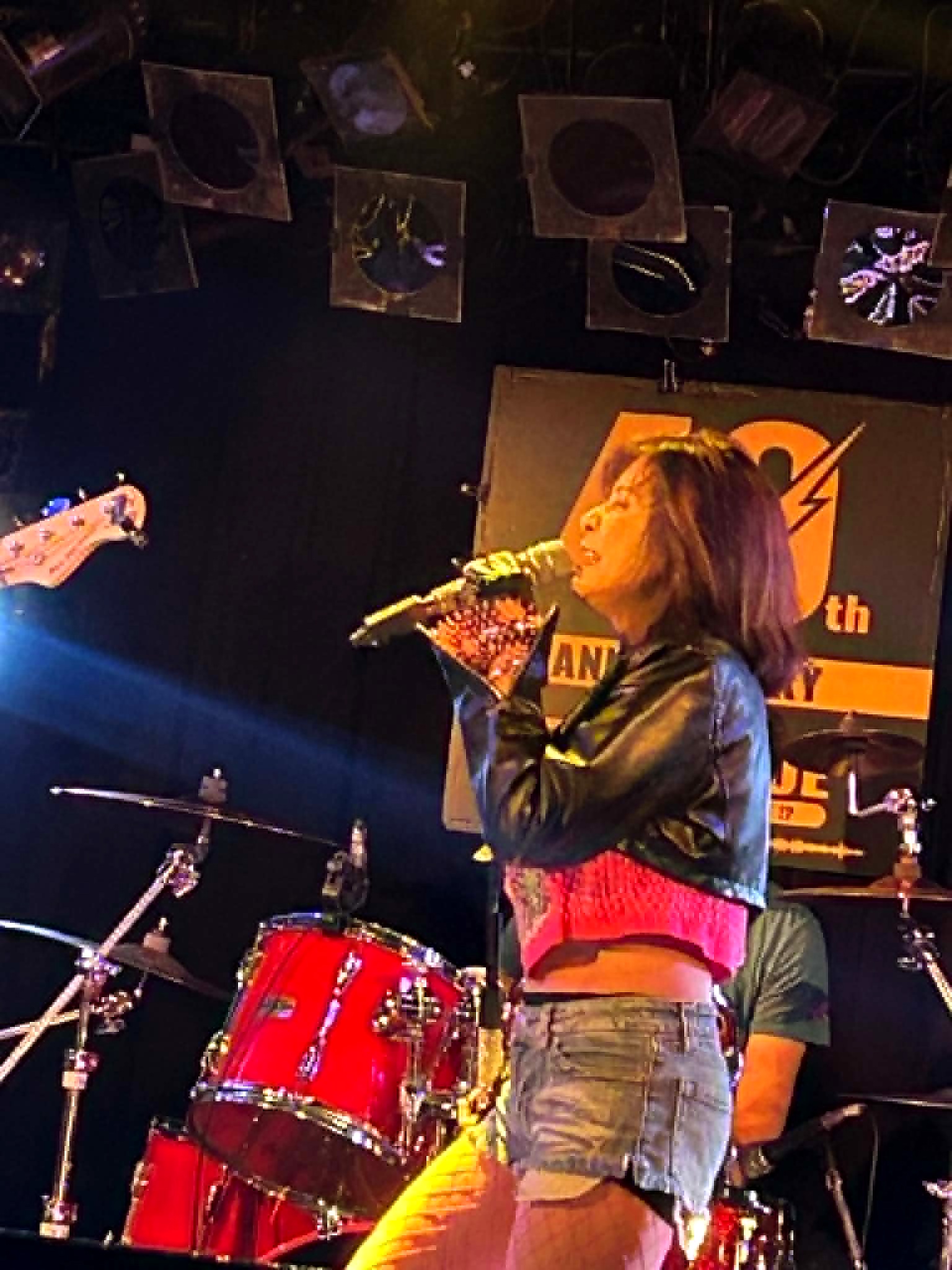 横浜7th AVENUEで歌うNONFICTION Vocalの本牧シンガーのん