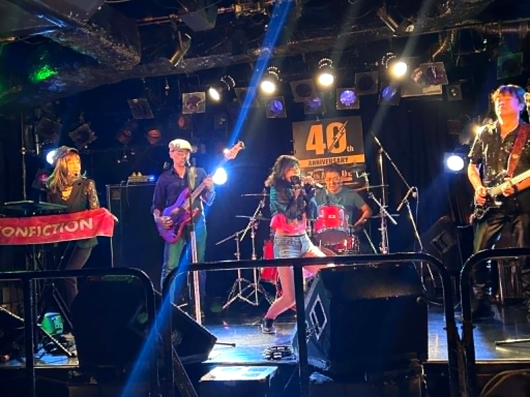 横浜発ライブバンドNONFICTIONの7th AVENUE公演