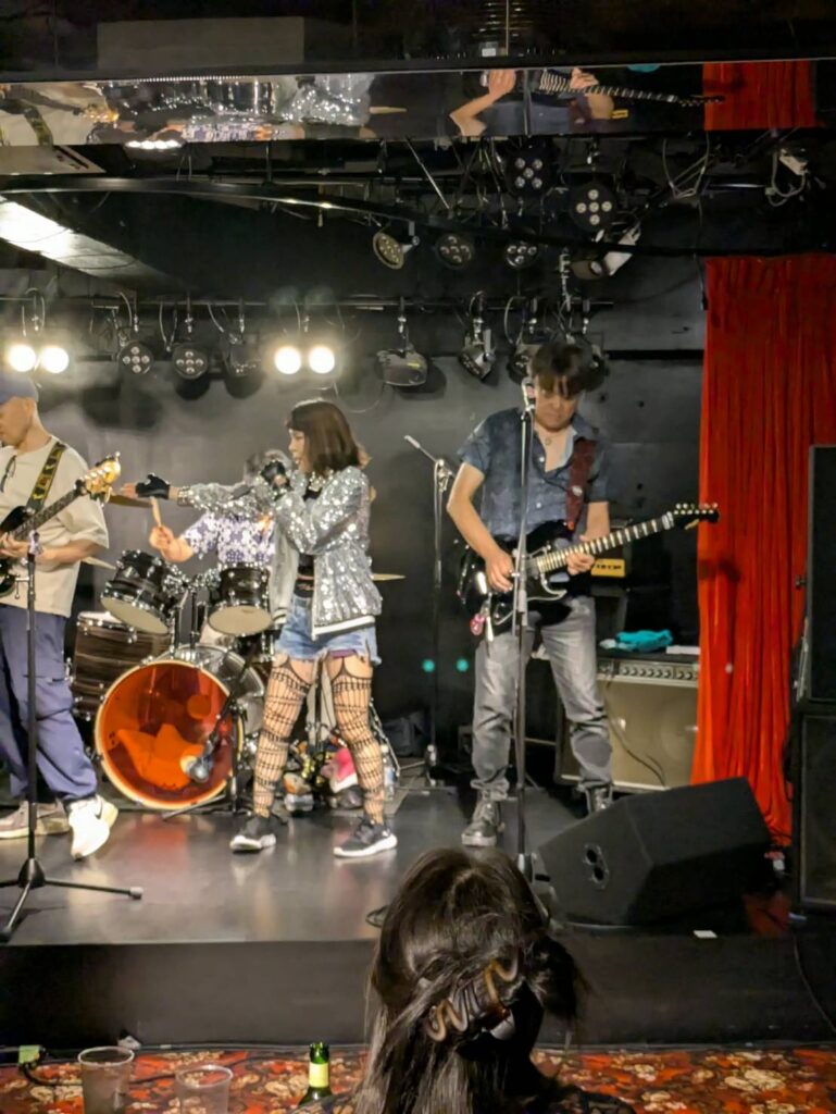 横浜関内JET ACTIONのステージで演奏するNONFICTION