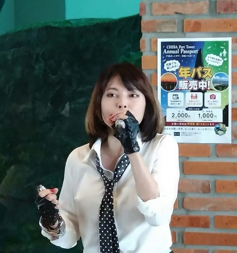 千葉みなと さんばしまつり2026のなかステージで歌う本牧シンガーのん